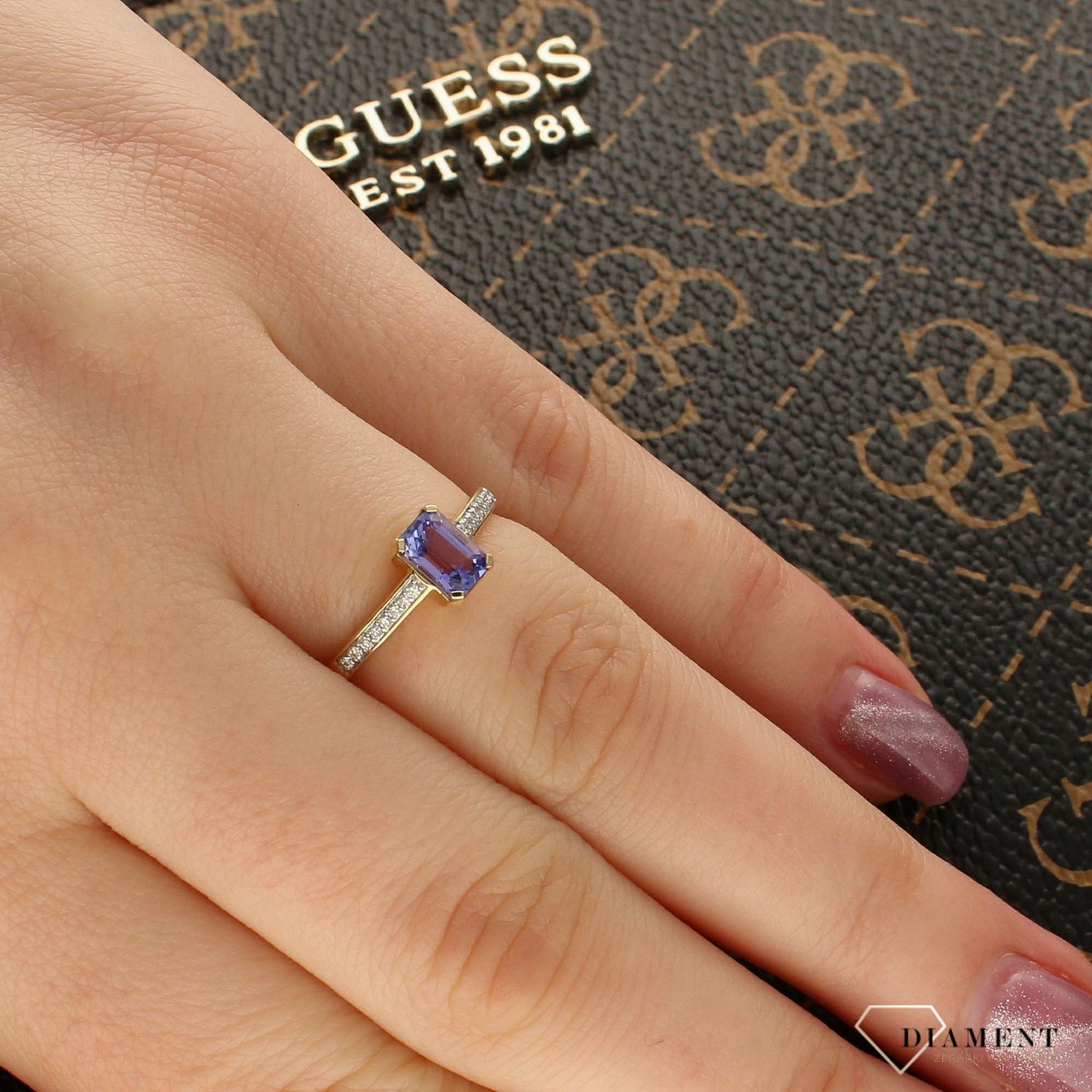 Złoty pierścionek z tanzanitem i diamentami – rozmiar 13  FR-8629 TNZ.jpg